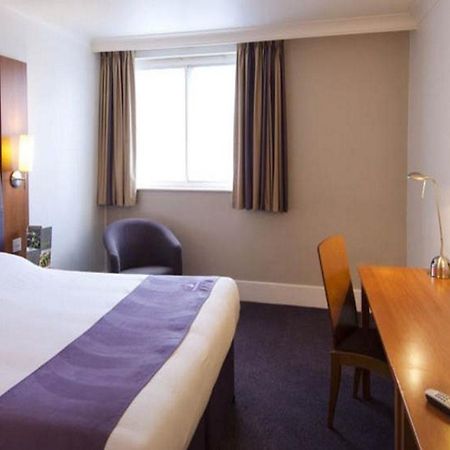 Premier Inn Leek Town Centre Extérieur photo