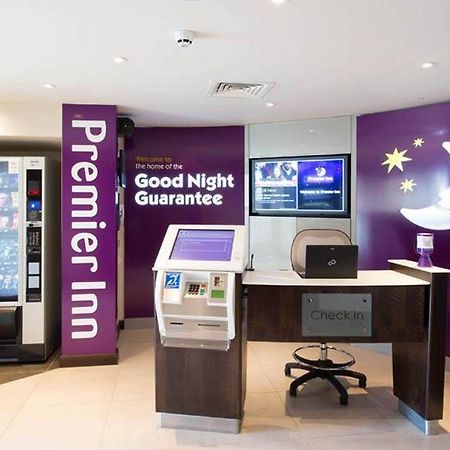 Premier Inn Leek Town Centre Extérieur photo