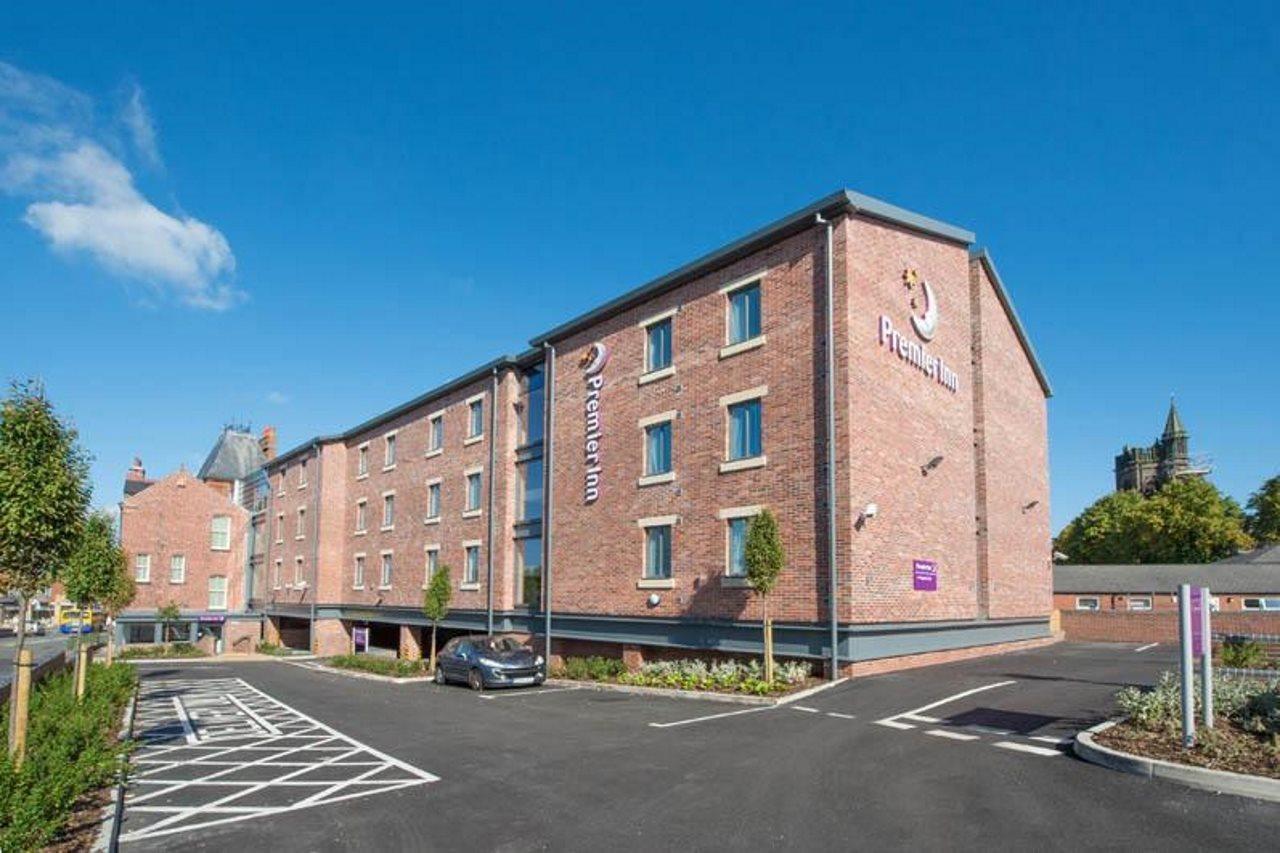 Premier Inn Leek Town Centre Extérieur photo