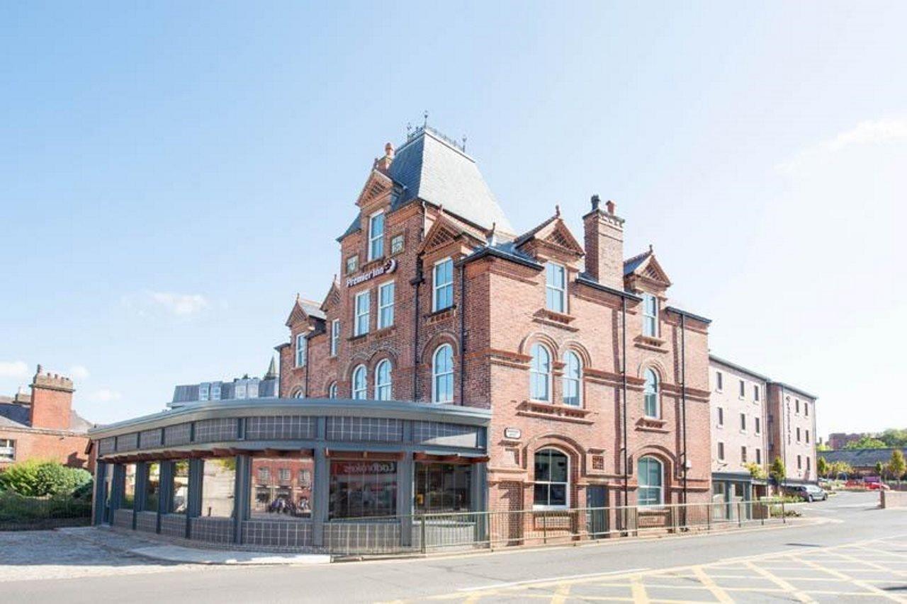 Premier Inn Leek Town Centre Extérieur photo